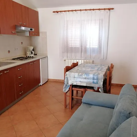 Tea, Quiet In The Center Apartman Funtana